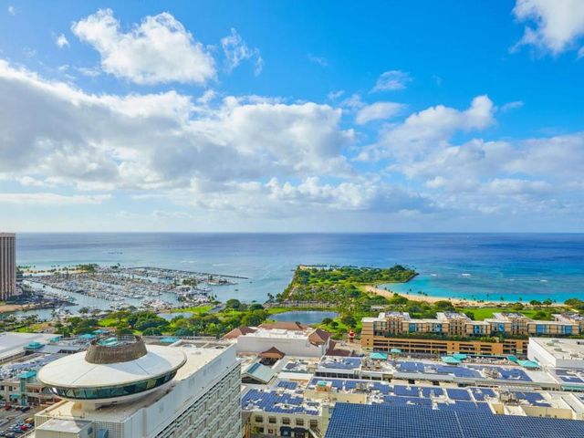Renaissance Honolulu Hotel & Spa — 10 km away from Pearl Harbor