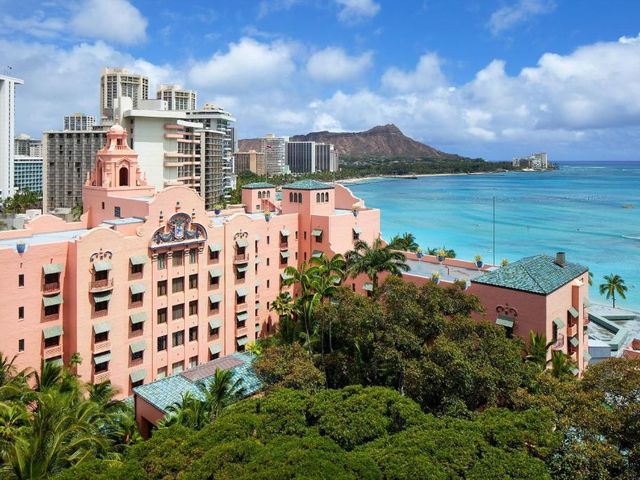 The Royal Hawaiian, A Luxury Collection Resort, Waikiki — 300 m away from Waikiki Beach