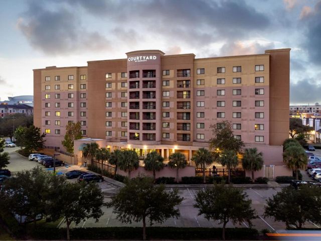 Courtyard By Marriott Houston Medical Center Reliant Park — 1.3 km away from NRG Stadium