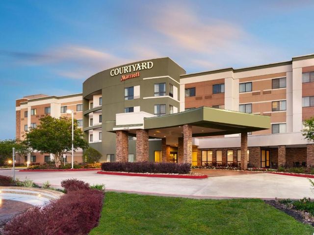 Courtyard by Marriott Houston NASA Clear Lake — 400 m away from Houston Space Center