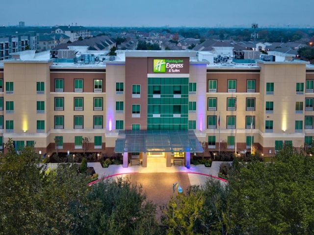 Holiday Inn Express & Suites Houston S - Medical Ctr Area by IHG — 1.2 km away from NRG Stadium