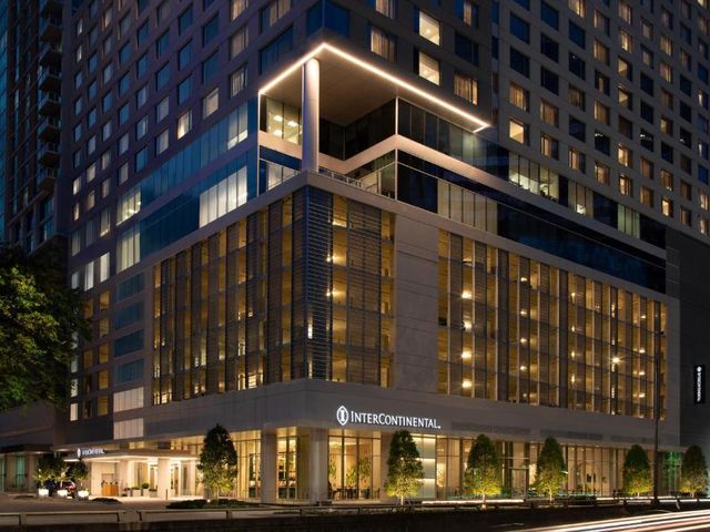 InterContinental Houston by IHG — 2.2 km away from Houston Museum of Natural Science