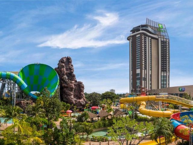 Holiday Inn Resort Vana Nava Hua Hin, an IHG Hotel — 400 m away from Cicada Market Hua Hin