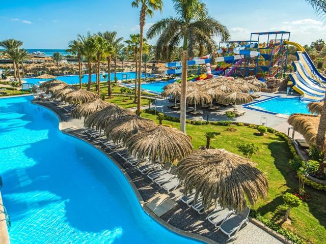 Sunrise Aqua Joy Resort — 2.7 km from the airport