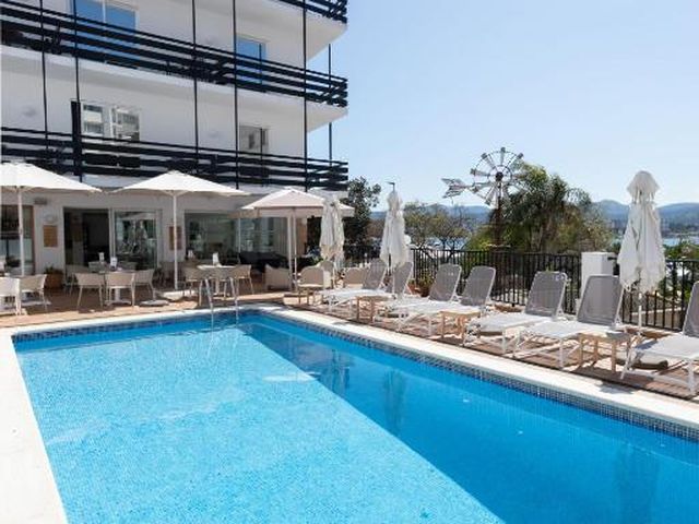 Es Mitjorn Hotel — 15.3 km away from Es Vedra Ibiza