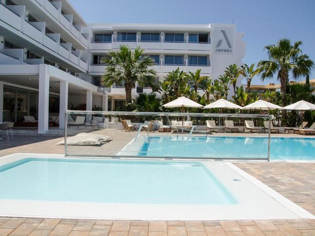 Hotel Anfora Ibiza — 3.7 km away from Ibiza Hippodrome and Market