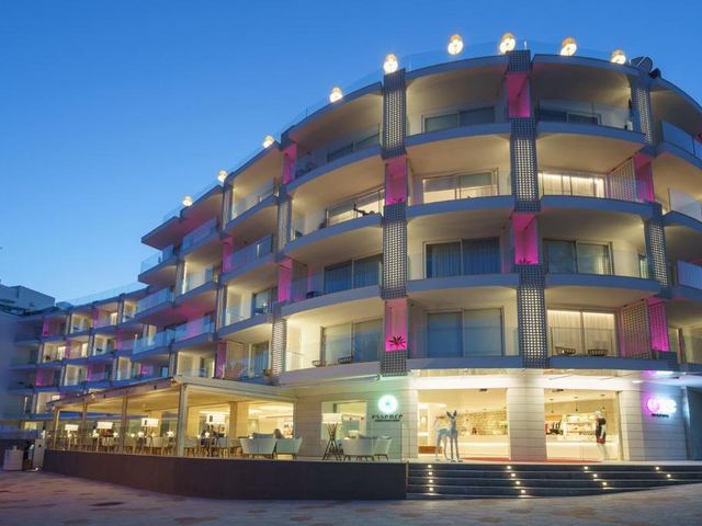 One Ibiza Suites — 2.5 km away from Playa d'en Bossa Ibiza
