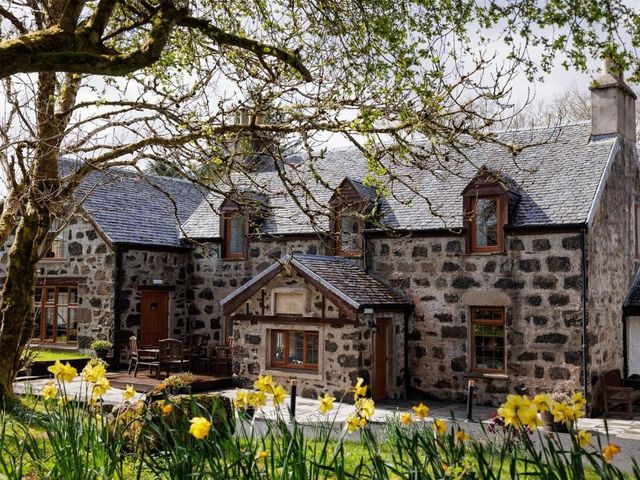 Edinbane Lodge — 9.6 km away from Dunvegan Castle Isle of Skye