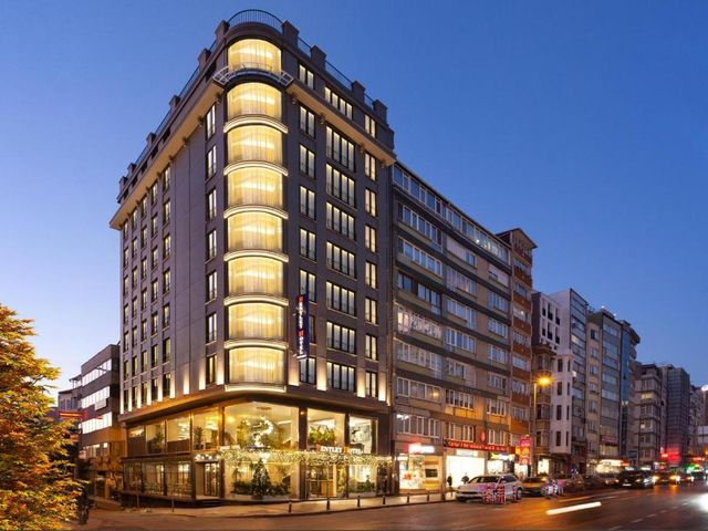 Bentley Hotel Bosphorus - Special Class — 300 m away from Istanbul Congress Center