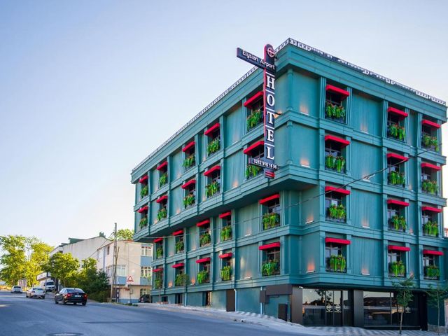 Elysian Airport Hotel & Restaurant — 5.4 km from the airport