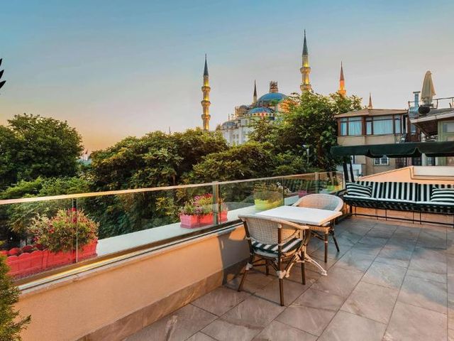 Obelisk Hotel & Suites — 200 m away from Blue Mosque