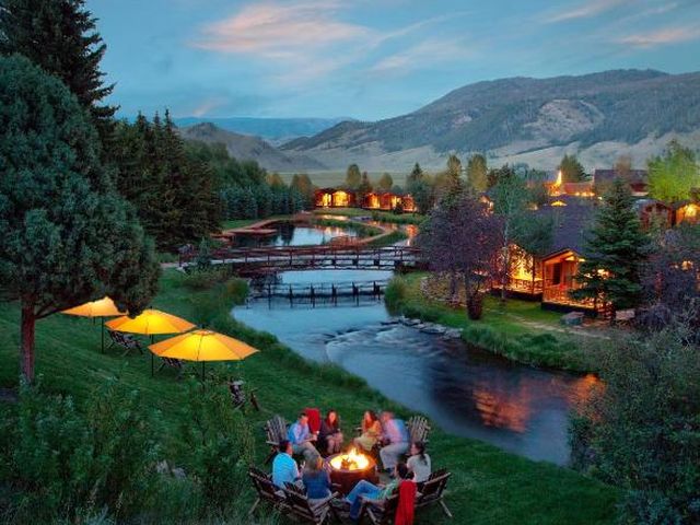 Rustic Inn Creekside — 1.4 km away from Elk Refuge Jackson Hole