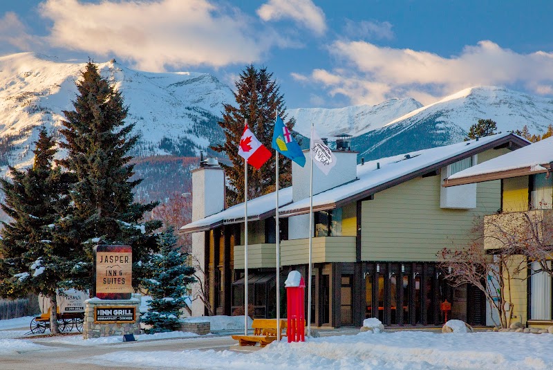 Jasper Inn & Suites by INNhotels — North Jasper / near town edge (about 0.7 miles from center)