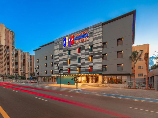 Ewaa Express Hotel - Al Shati — 300 m away from Jeddah Corniche Circuit