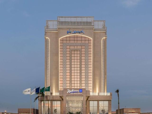 Radisson Blu Hotel, Jeddah Corniche — 400 m away from Jeddah Corniche Circuit