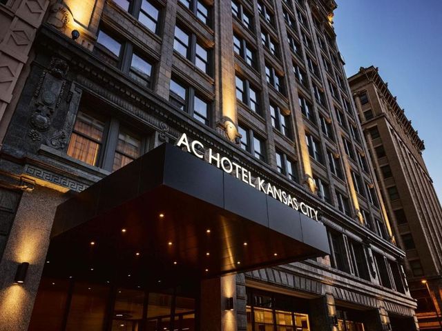 AC Hotel by Marriott Kansas City Downtown — 700 m away from T-Mobile Center