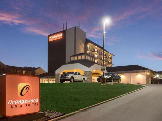 Orangewood Inn & Suites Kansas City Airport — 3 km from the airport
