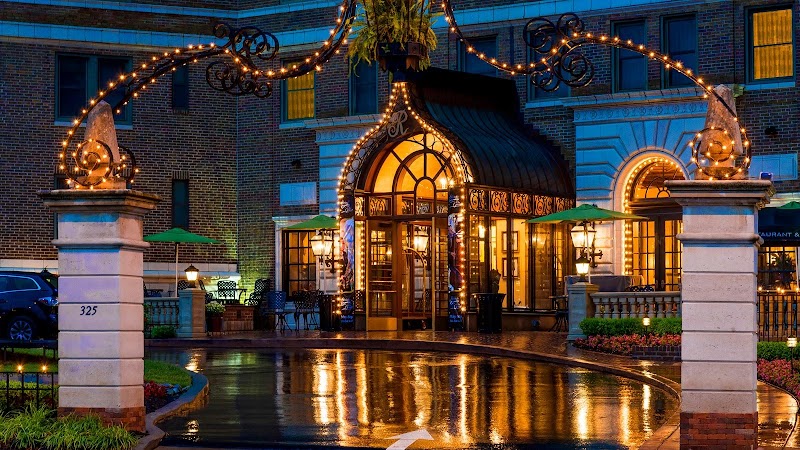 The Raphael Hotel, Autograph Collection — Country Club Plaza