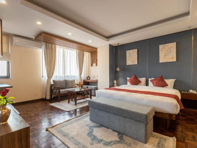 Apex Business Hotel — 200 m from the airport