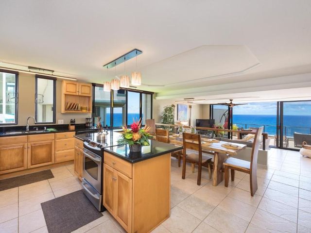 Puu Poa Ocean Bluff Condo, Incredible Views — 16.2 km away from Na Pali Coast Kauai