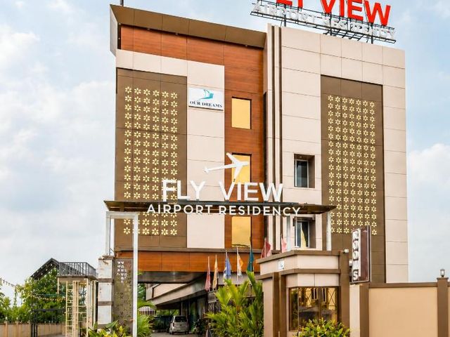 FLY VIEW Airport Residency — 400 m from the airport