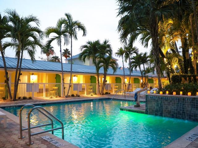 Almond Tree Inn - Adults Only — 400 m away from Duval Street Key West