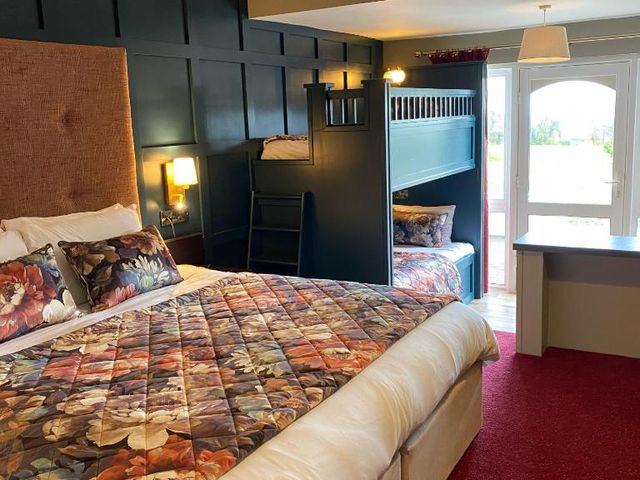 Towers Hotel Glenbeigh — 12 km away from Ring of Kerry from Killarney