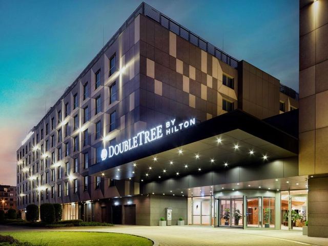 DoubleTree by Hilton Krakow Hotel & Convention Center — 600 m away from TAURON Arena Krakow