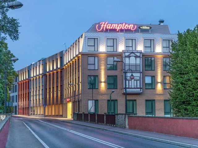 Hampton by Hilton Oswiecim — 1.8 km away from Auschwitz-Birkenau