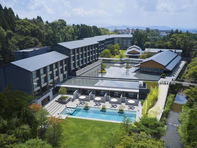 ROKU KYOTO, LXR Hotels & Resorts by Hilton — 1 km away from Kinkaku-ji