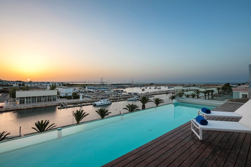 Lagos Avenida Hotel — Ponta da Piedade