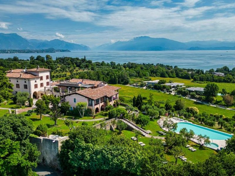 Castello Belvedere Apartments — Desenzano del Garda
