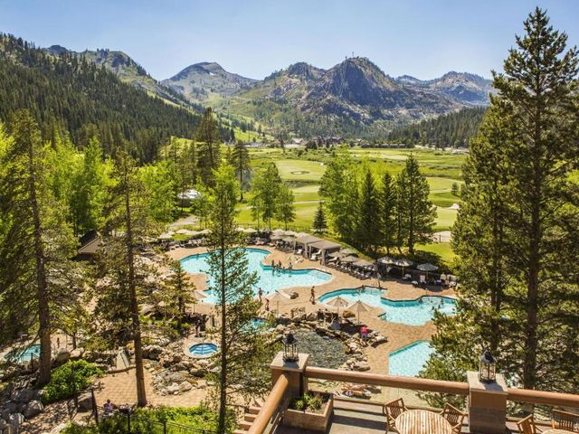 Everline Resort and Spa, Lake Tahoe — 7.5 km away from Tahoe Rim Trail