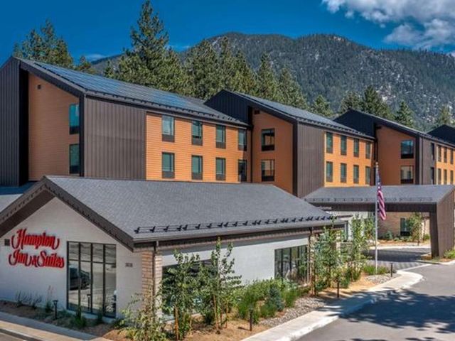 Hampton Inn & Suites South Lake Tahoe — 2.5 km away from Heavenly Ski Resort Lake Tahoe