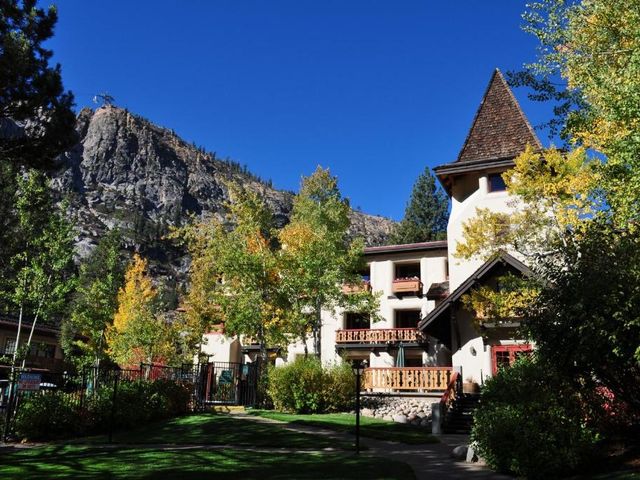 Olympic Village Inn Olympic Valley — 9.2 km away from Tahoe Rim Trail