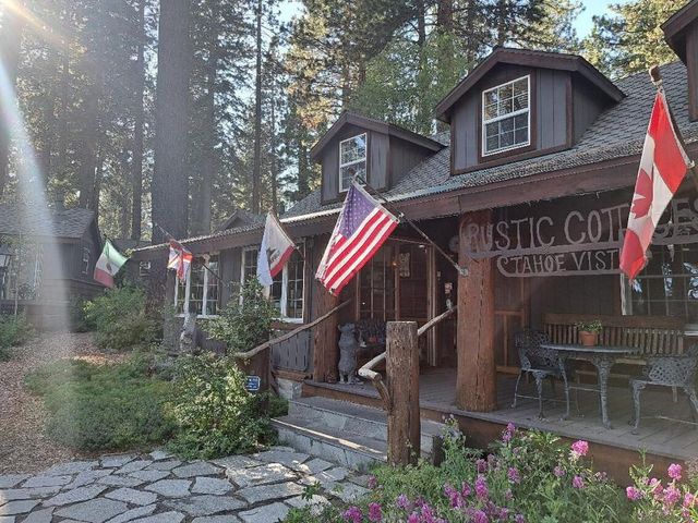 Rustic Cottages — 10.5 km away from Sand Harbor Lake Tahoe