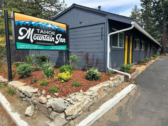Tahoe Mountain Inn — 11.5 km away from Emerald Bay Lake Tahoe