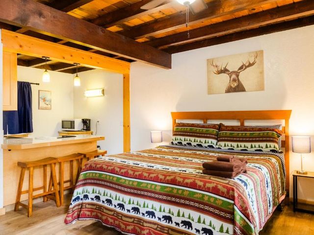The Washoe Lodge — 9.3 km away from Emerald Bay Lake Tahoe