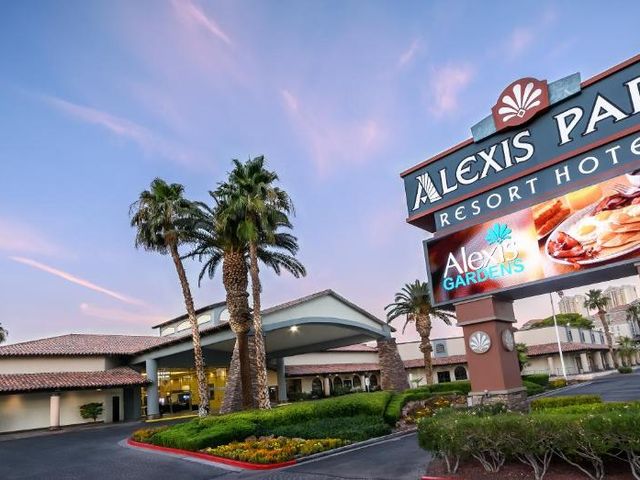 Alexis Park All Suite Resort — 1.1 km away from UNLV