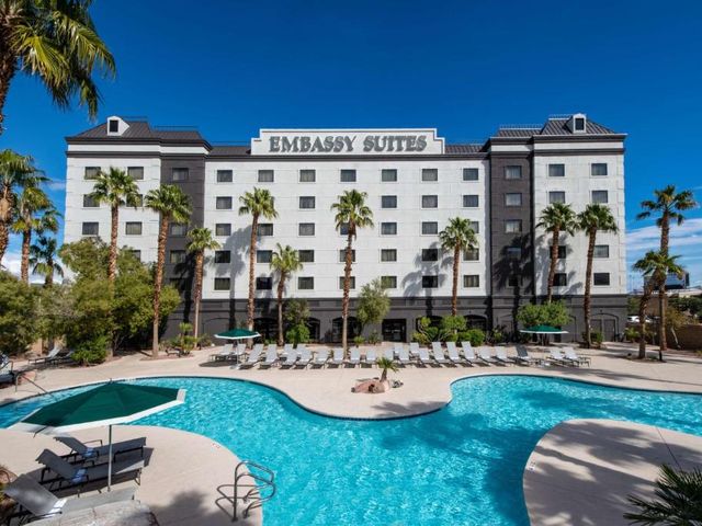 Embassy Suites by Hilton Las Vegas — 700 m away from UNLV