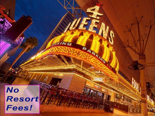 Four Queens Hotel and Casino — 250 m away from Fremont Street