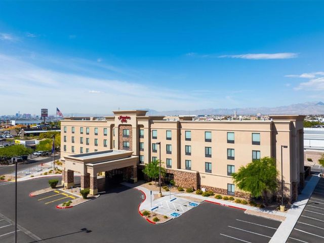 Hampton Inn Las Vegas/North Speedway — 9.6 km away from EDC Las Vegas