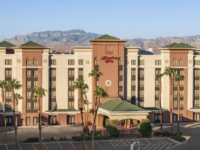 Hampton Inn Tropicana — 1.1 km away from Google Cloud Next