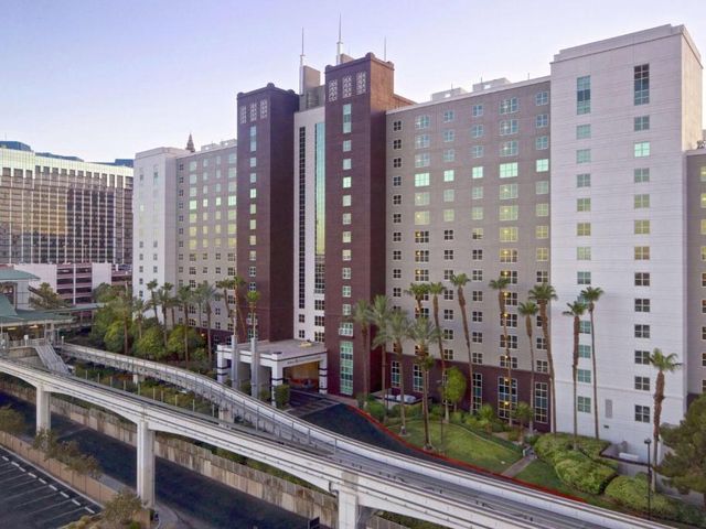 Hilton Grand Vacations Club Flamingo Las Vegas — 600 m away from VMware Explore