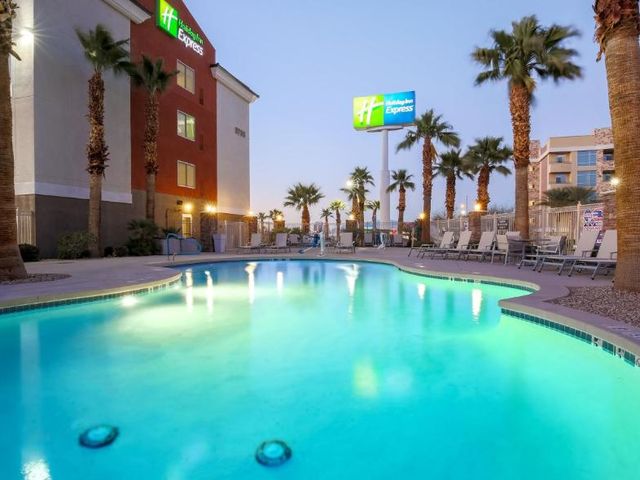 Holiday Inn Express Las Vegas Stadium Area by IHG — 700 m away from Allegiant Stadium