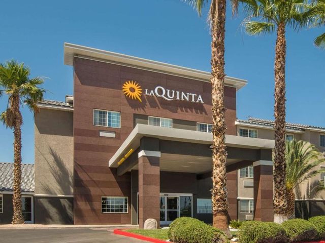 La Quinta Inn & Suites by Wyndham Las Vegas Nellis — 6 km away from EDC Las Vegas