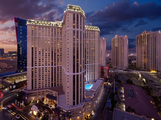 Marriott's Grand Chateau — 300 m away from MGM Grand Garden Arena