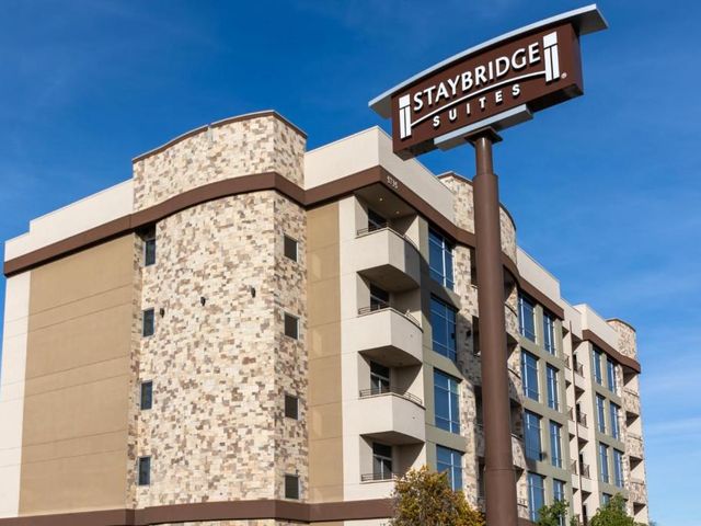 Staybridge Suites Las Vegas - Stadium District by IHG — 800 m away from Allegiant Stadium