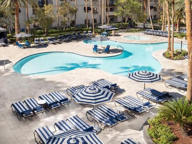Tuscany Suites & Casino — 1.7 km away from UNLV