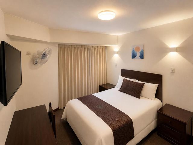 Hotel Ferrua — 800 m away from Estadio Nacional